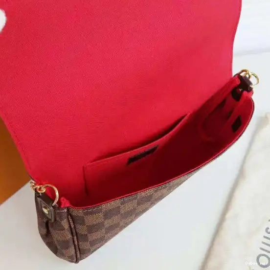 Louis Favorite Vuitton MM 0522